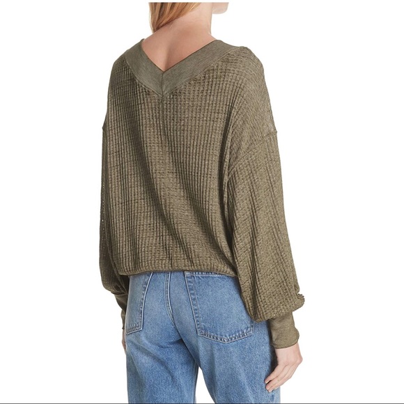 FREE PEOPLE oversized wide V-neck crop top - Picture 2 of 8